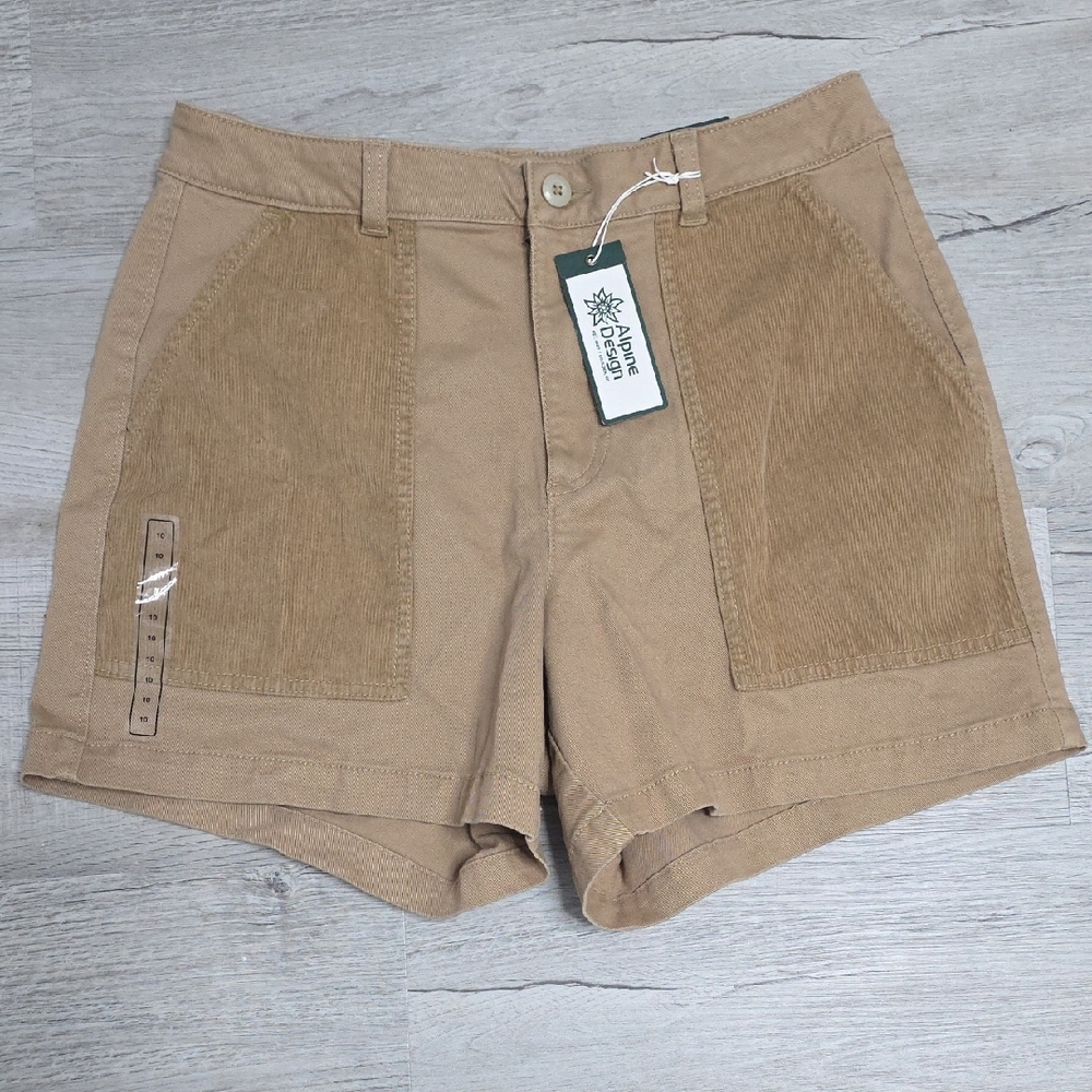 NWT Alpine Design Womens Mixed Fabric Shorts. Sahara Sand. Size 10